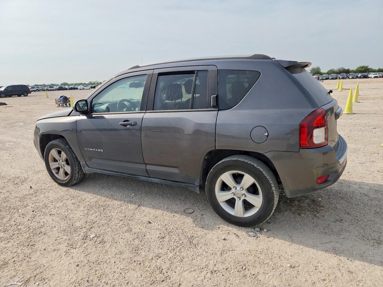 2015 Jeep Compass Latitude - Фото 2