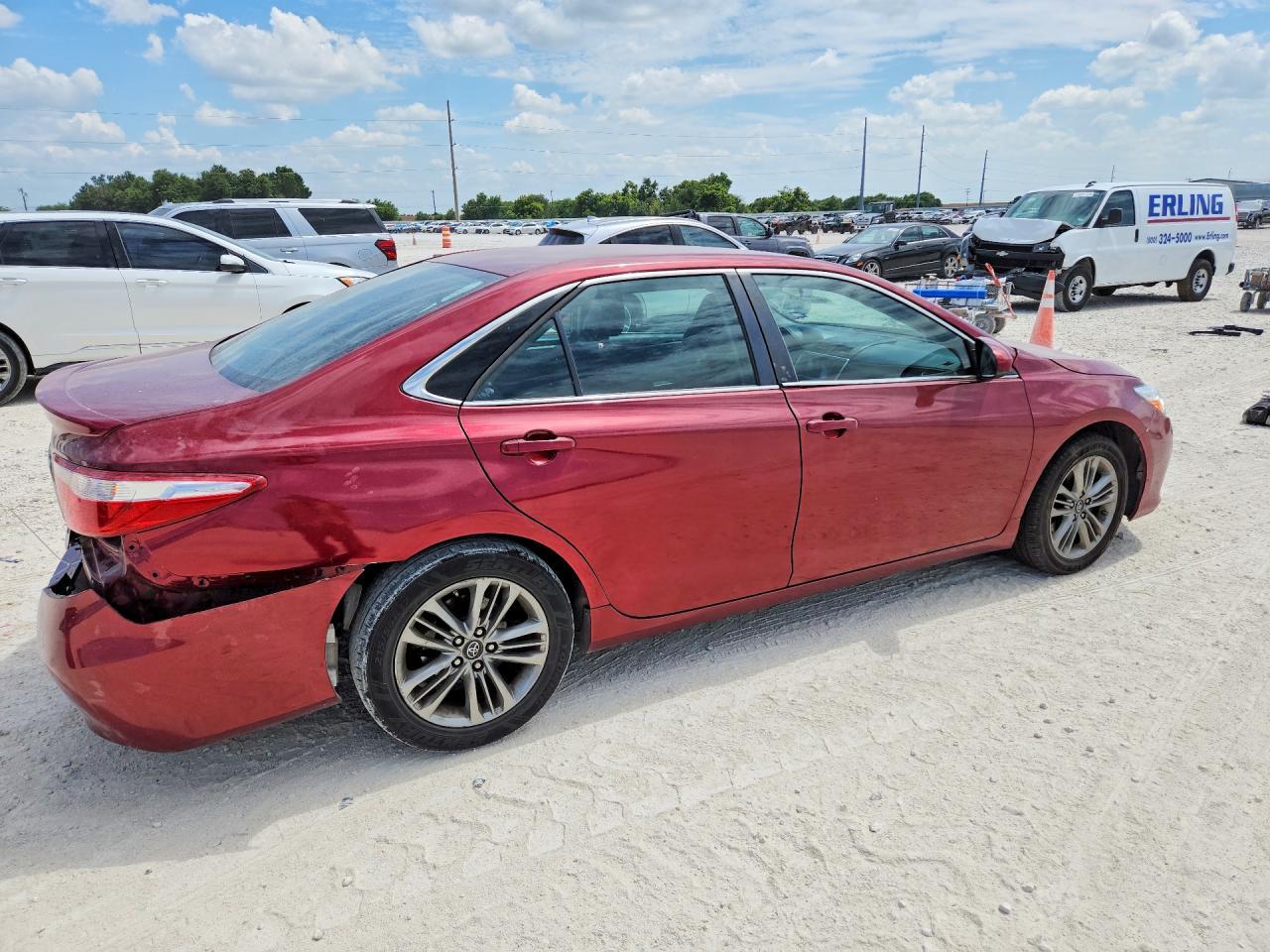 2017 Toyota Camry Se - Фото 3
