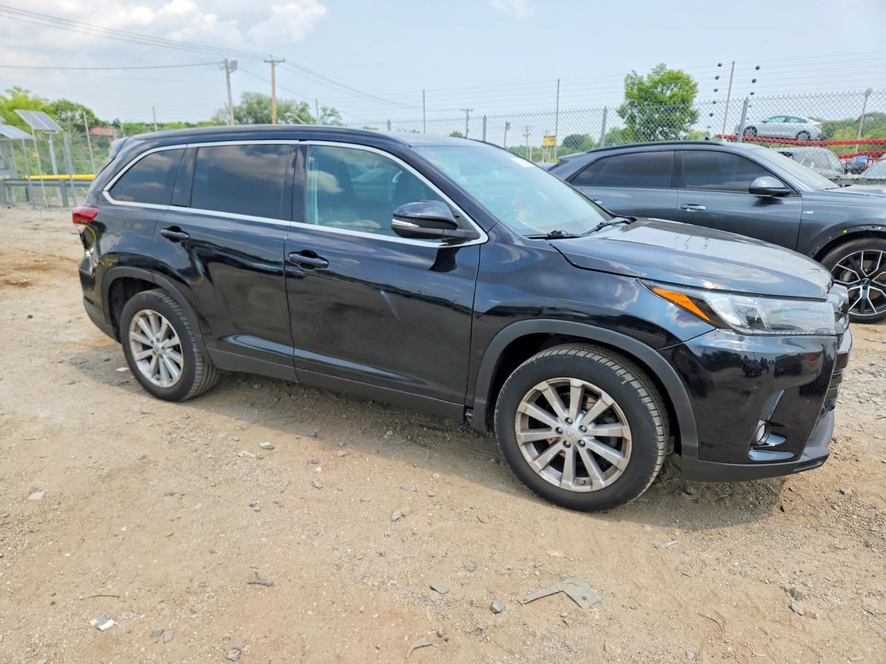 2019 Toyota Highlander Se - Фото 4