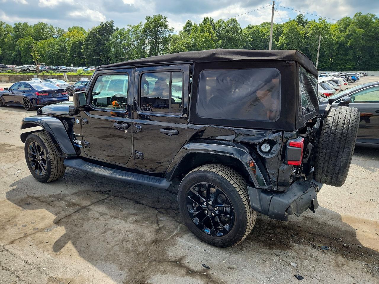 2022 Jeep Wrangler Unlimited Sahara 4Xe - Image 2