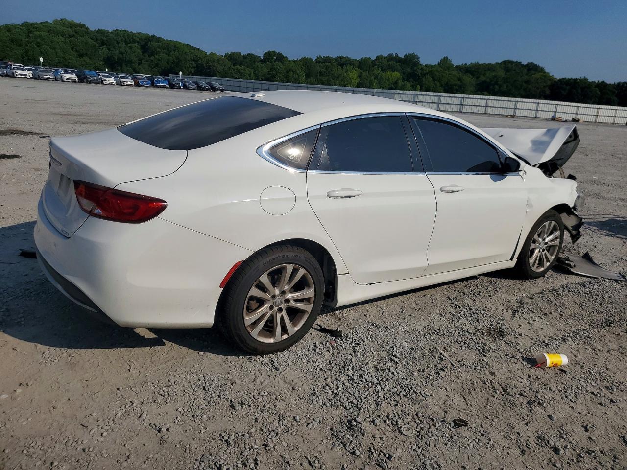 2016 Chrysler 200 Limited - Фото 3
