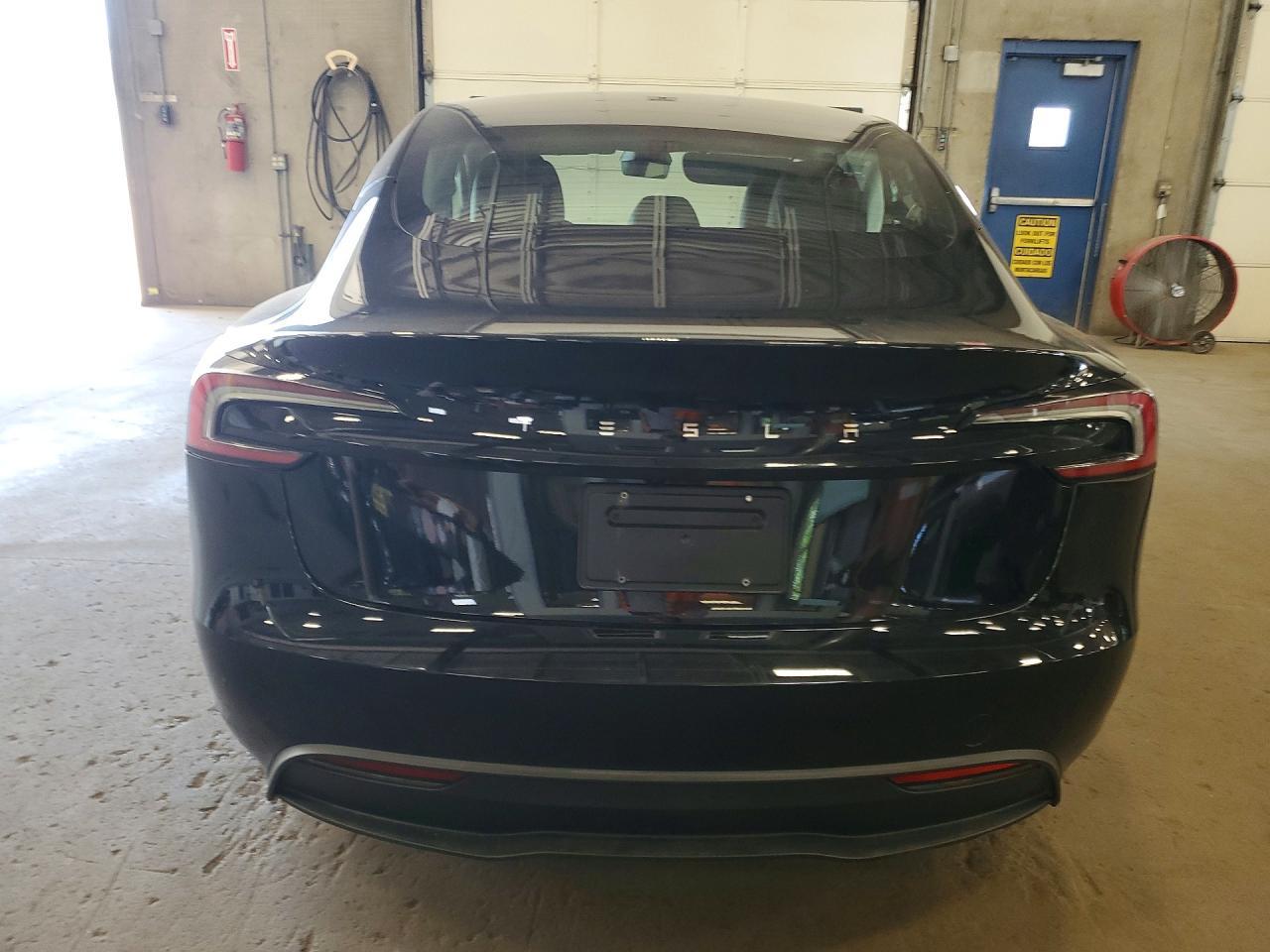 2025 Tesla Model 3 - Фото 6