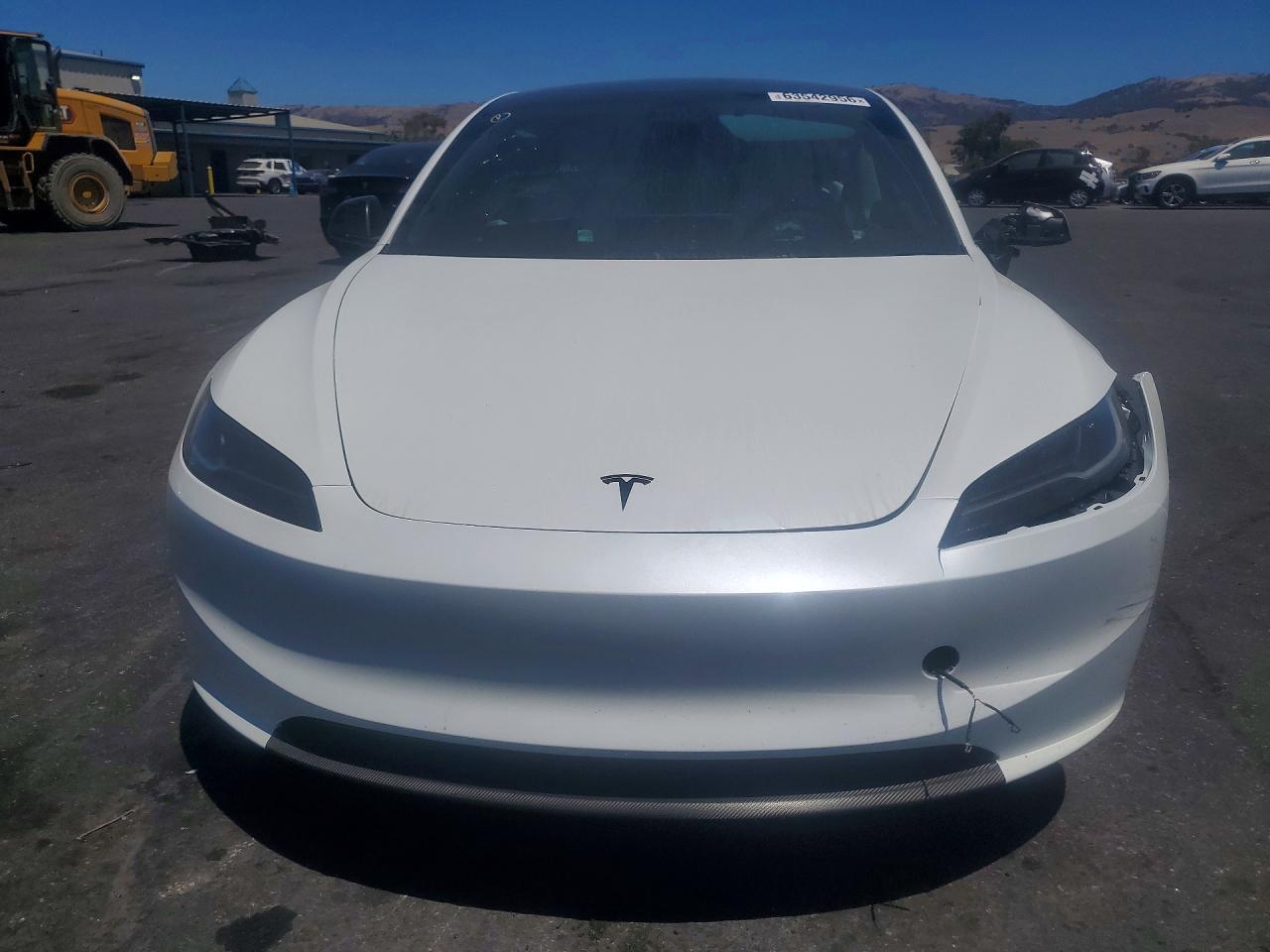 2026 Tesla Model 3 - Фото 5