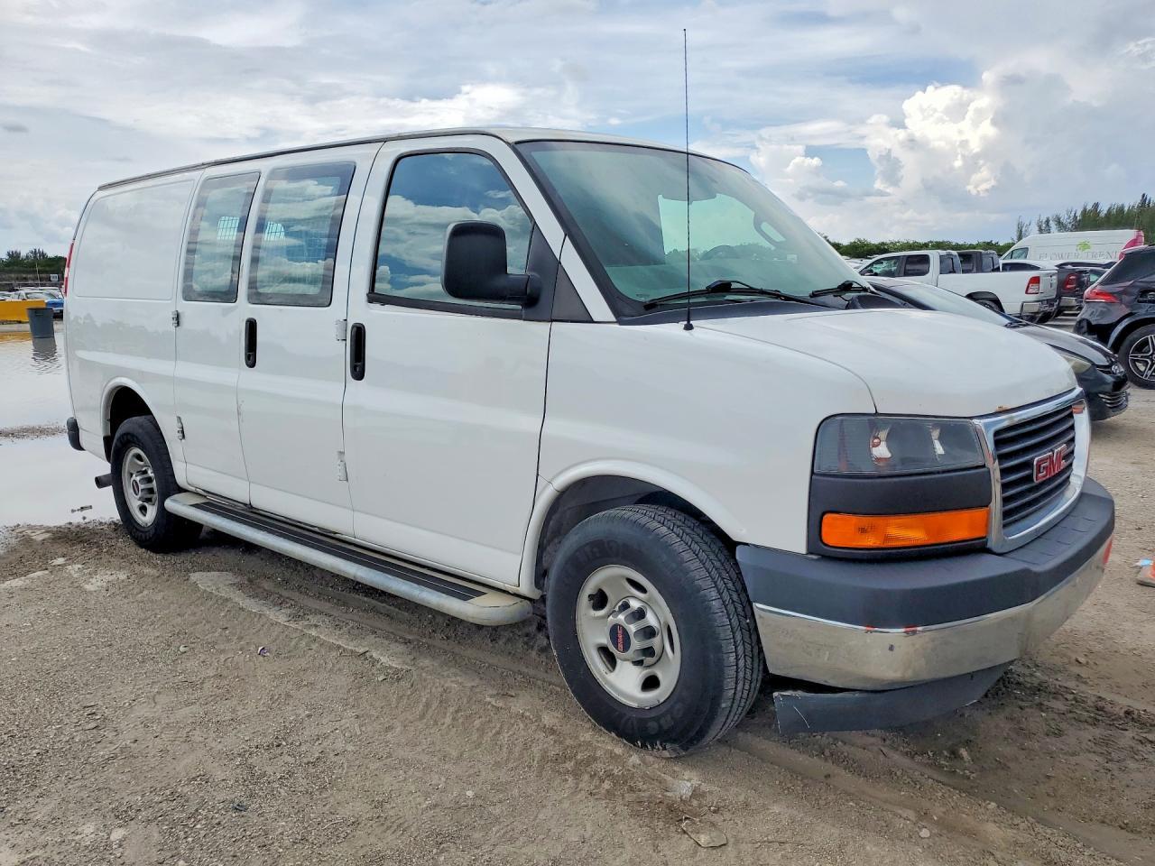 2017 GMC Savana G2500 - Фото 4
