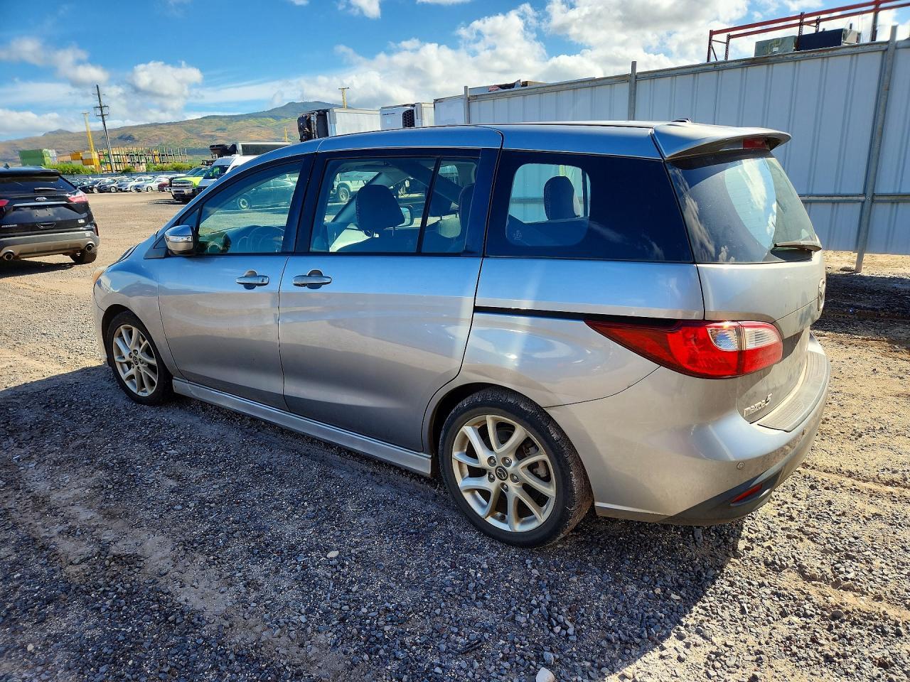 2014 Mazda 5 Touring - Image 2