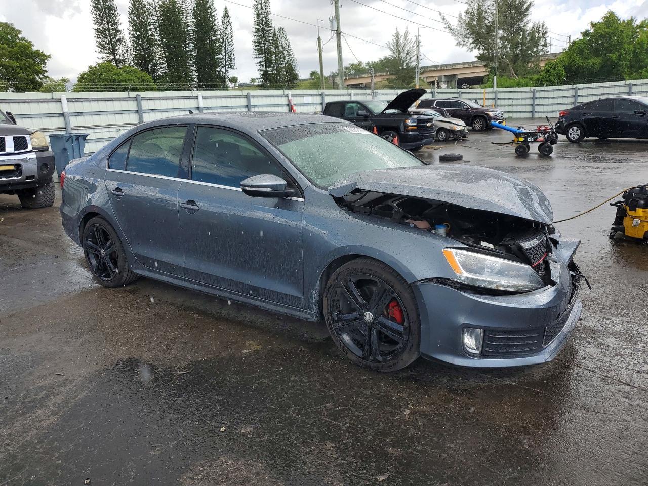 2015 Volkswagen Jetta Gli - Image 4