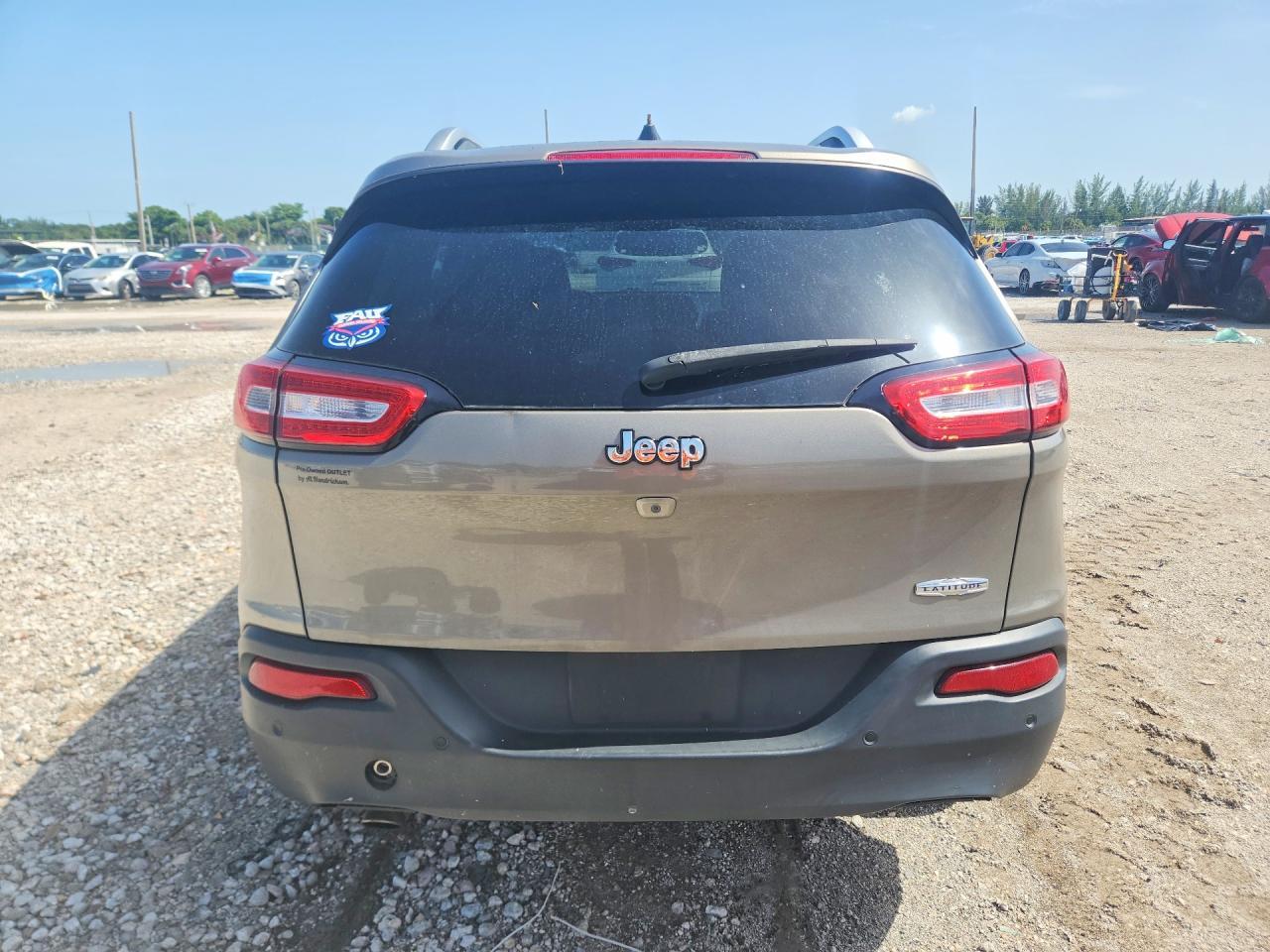 2017 Jeep Cherokee Latitude - Image 6