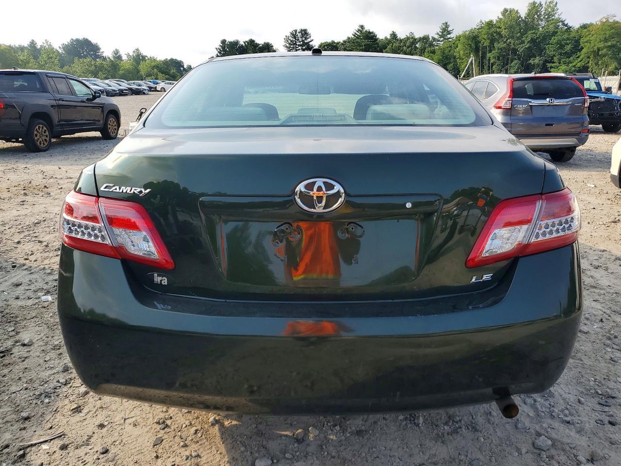 2011 Toyota Camry Le - Image 6