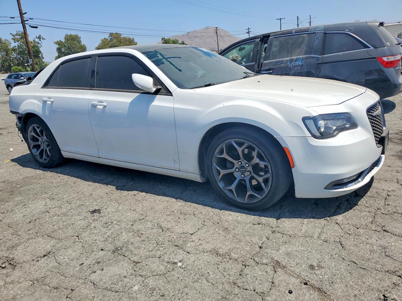 2016 Chrysler 300 S - Image 4