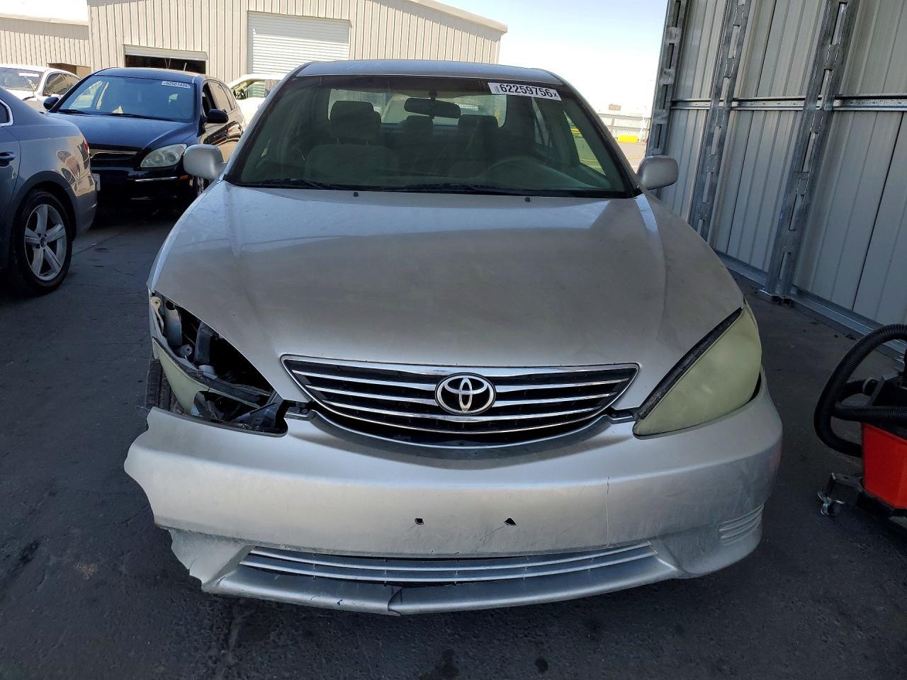 2005 Toyota Camry Le - Image 5