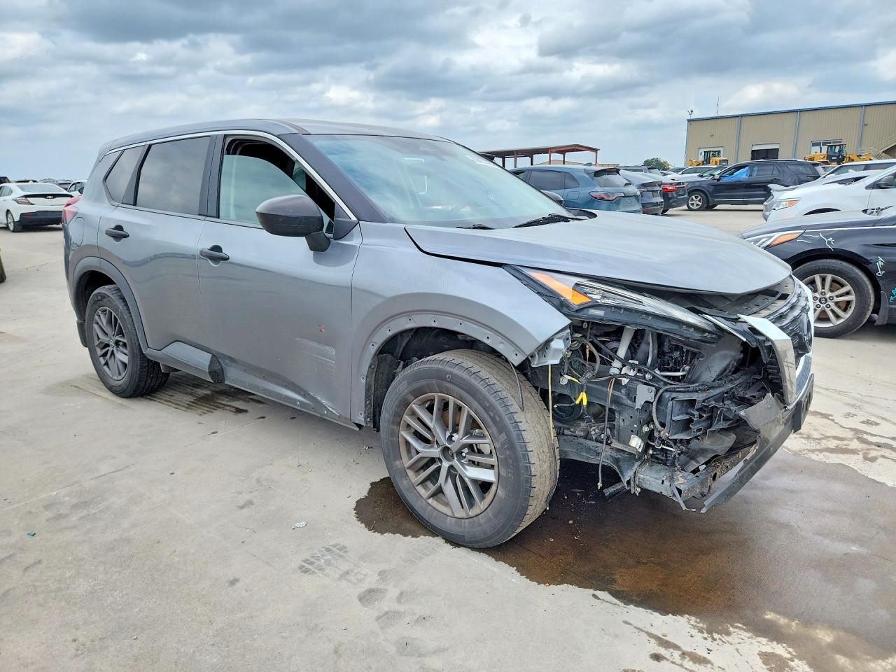 2023 Nissan Rogue S - Image 4