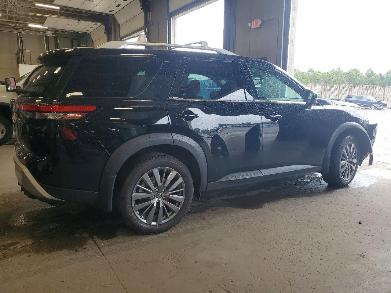 2022 Nissan Pathfinder Sl - Фото 3