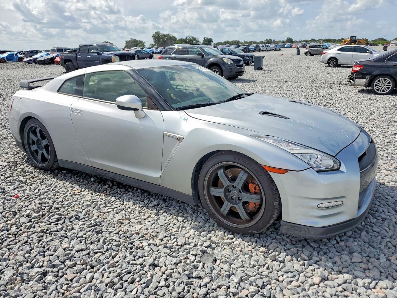 2016 Nissan Gt-R Black Edition - Image 4