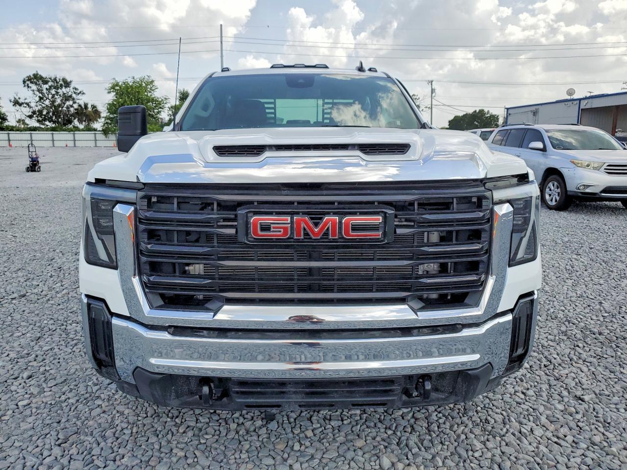 2025 GMC Sierra K3500 - Image 5