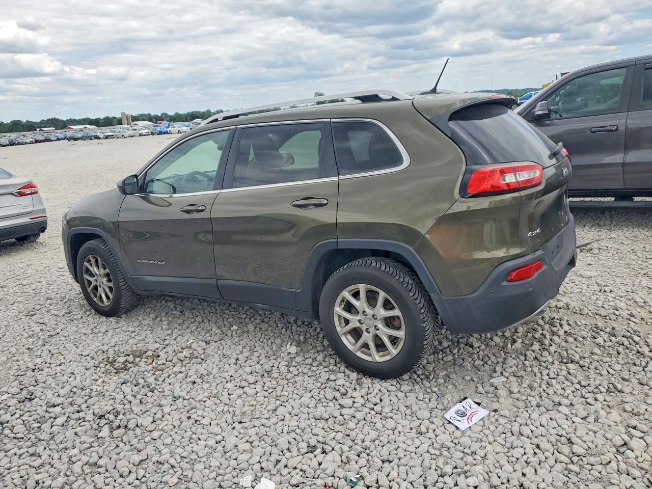 2015 Jeep Cherokee Latitude - Image 2