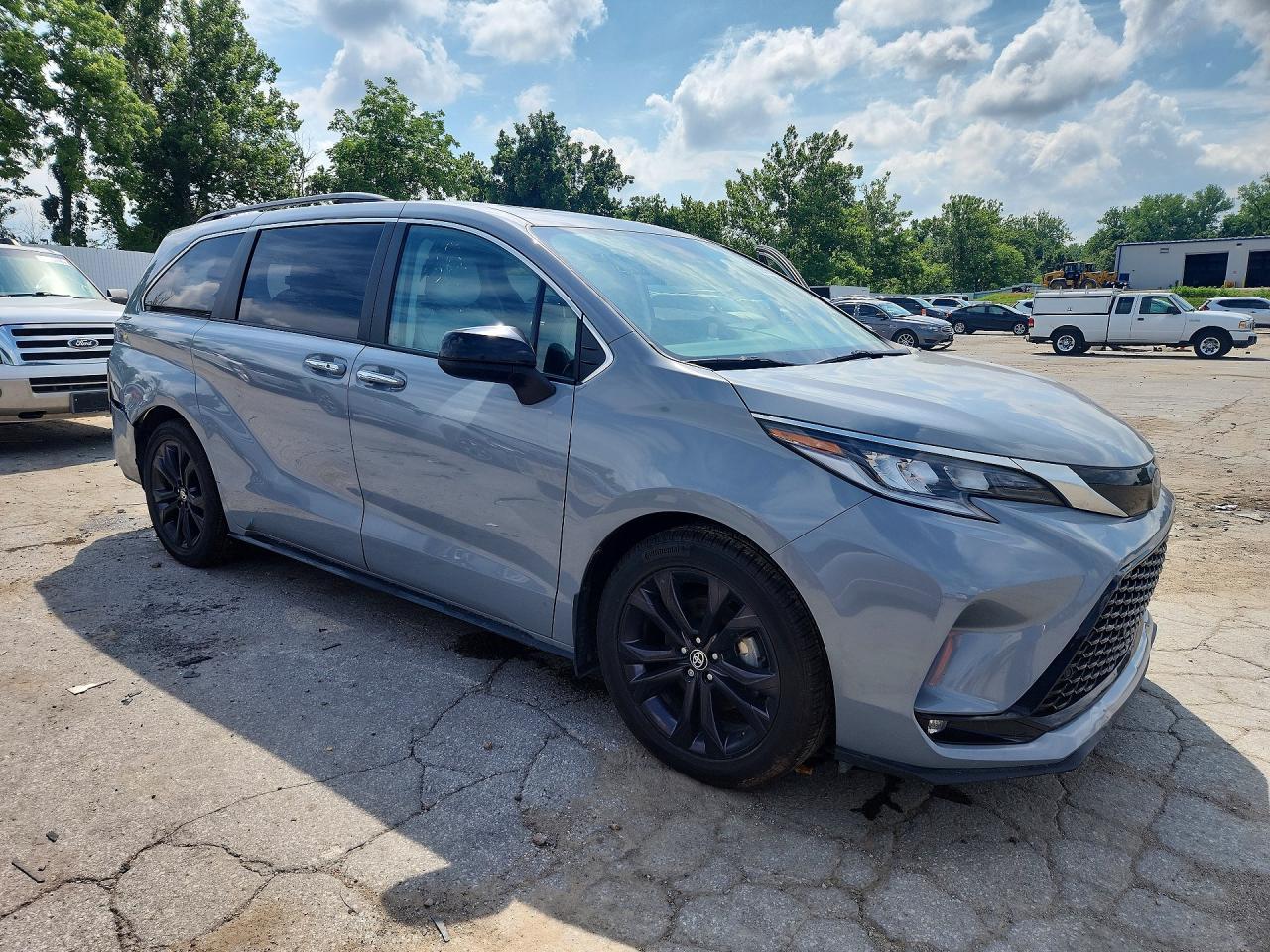 2023 Toyota Sienna Xse 7-Passenger - Image 4