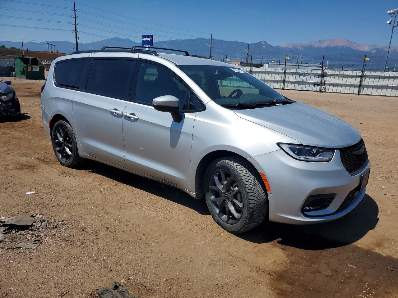 2023 Chrysler Pacifica Touring L - Image 4