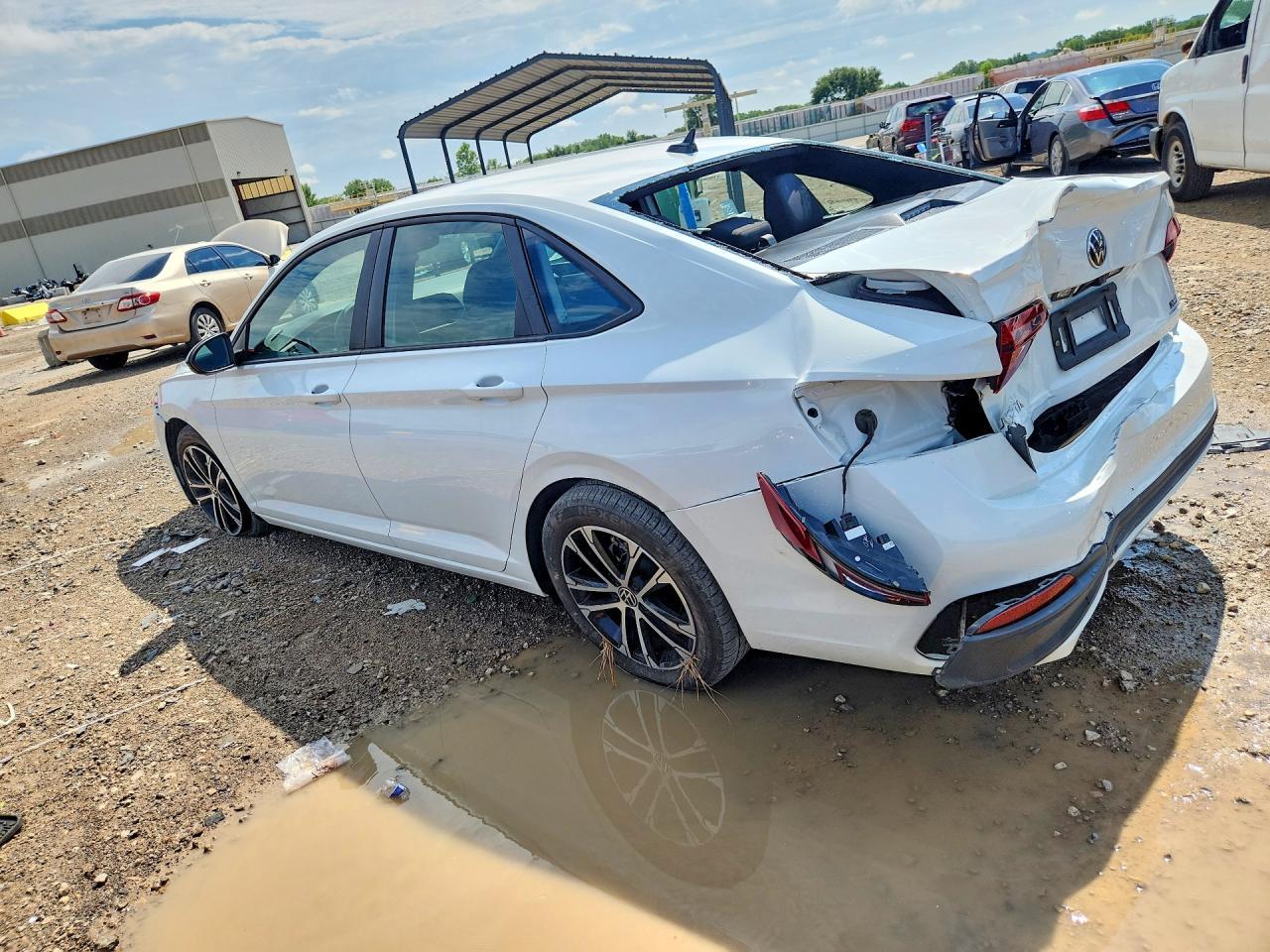 2022 Volkswagen Jetta Sport - Фото 2