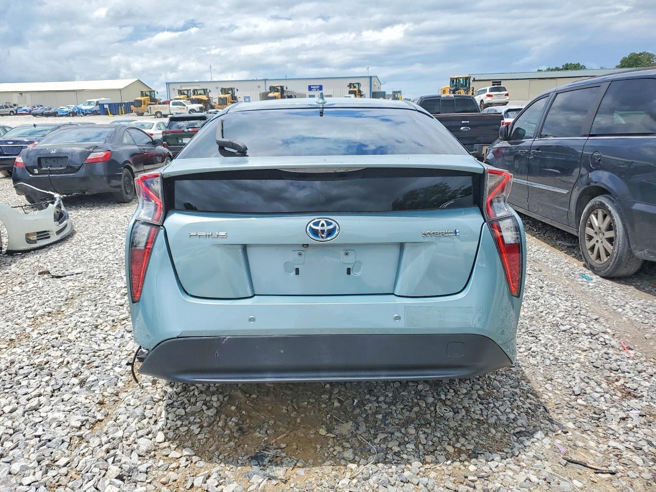 2017 Toyota Prius Three - Фото 6
