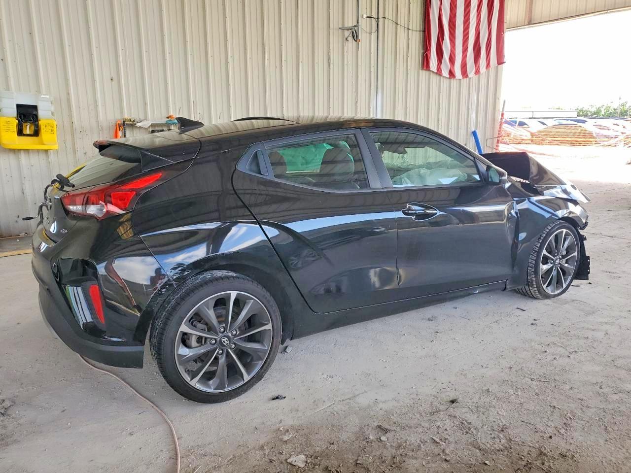 2020 Hyundai Veloster 2.0L Premium - Фото 3