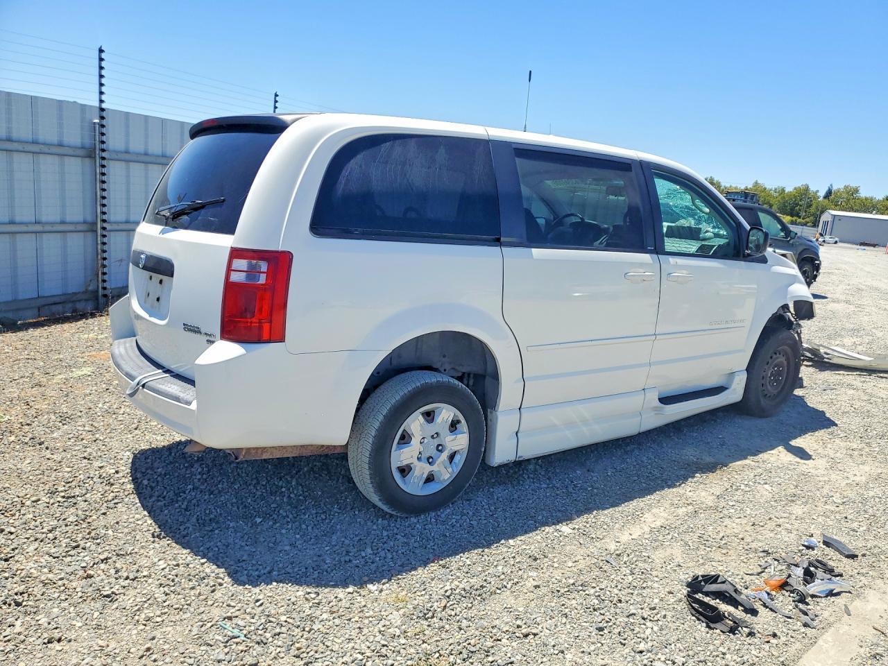 2010 Dodge Grand Caravan Se - Image 3