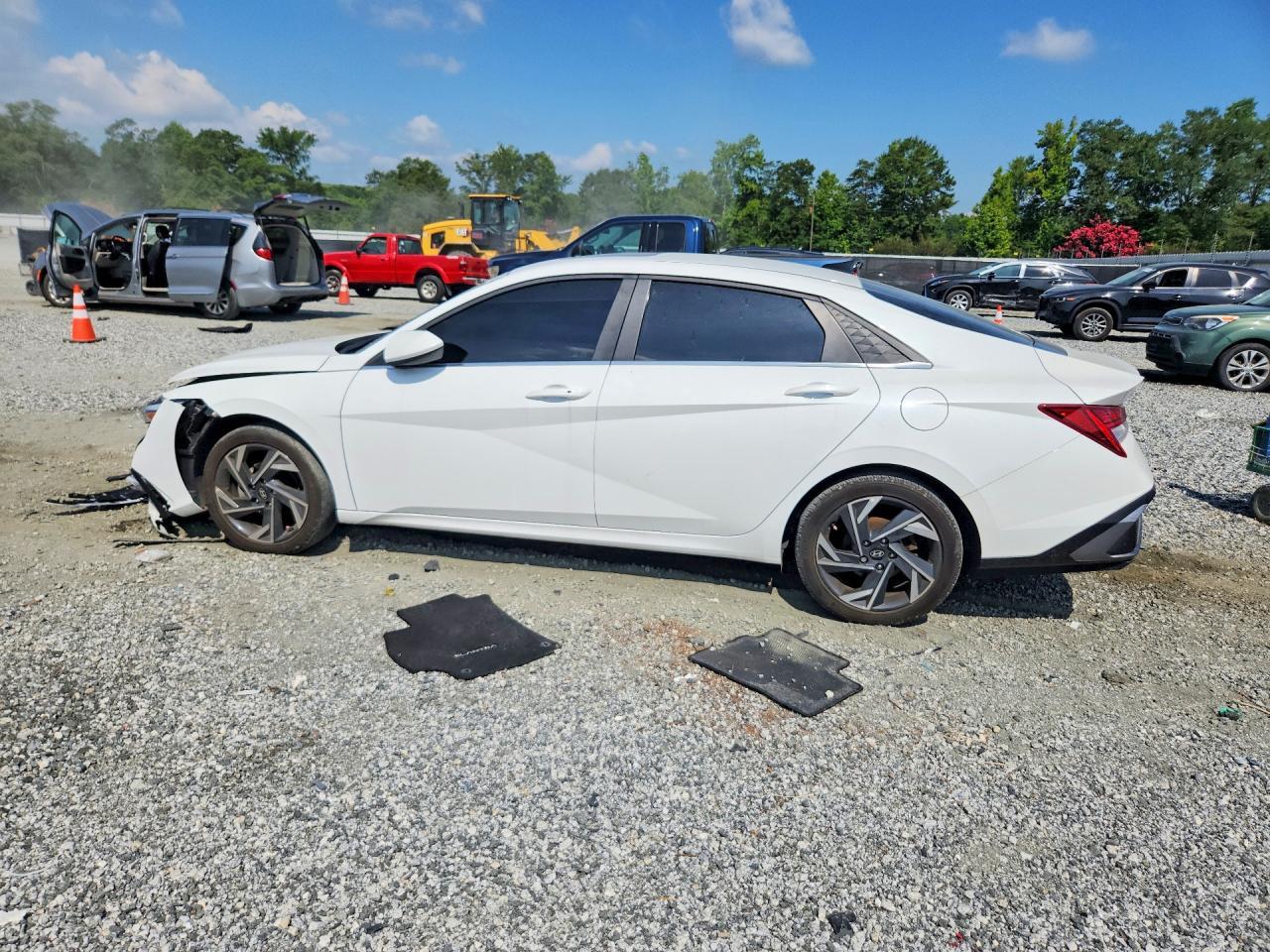 2024 Hyundai Elantra Sel - Фото 2