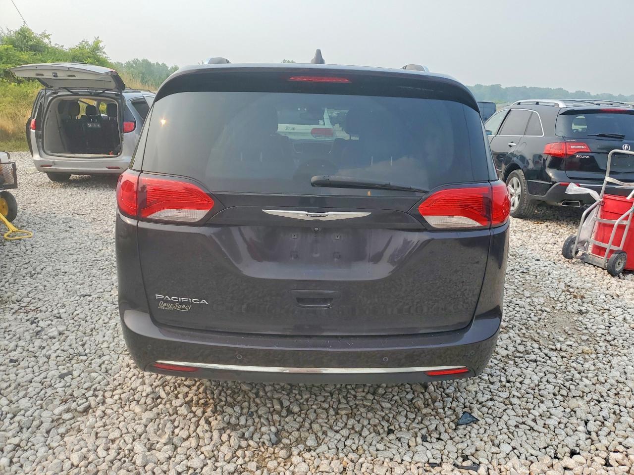 2017 Chrysler Pacifica Touring L Plus - Image 6