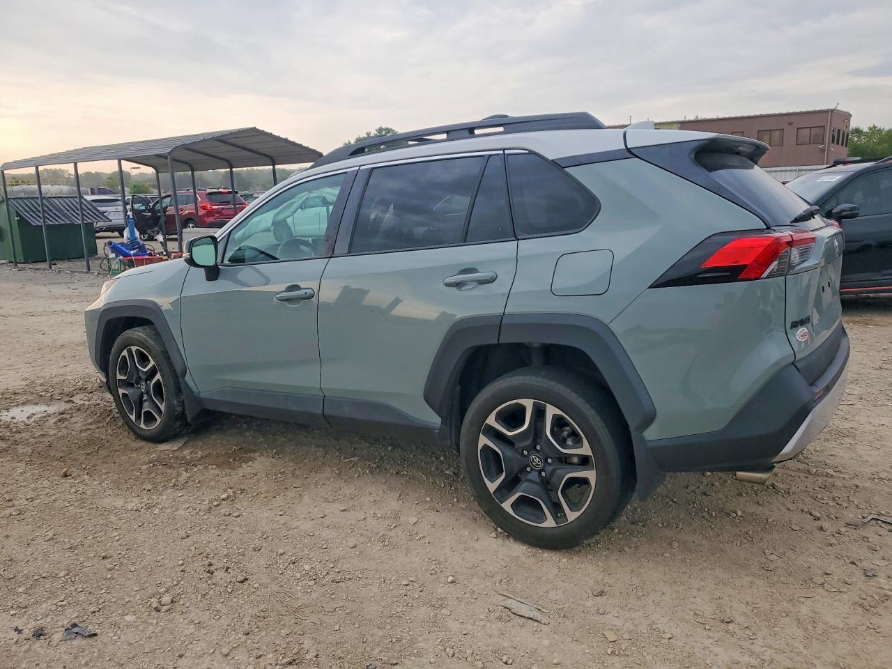 2019 Toyota Rav4 Adventure - Фото 2