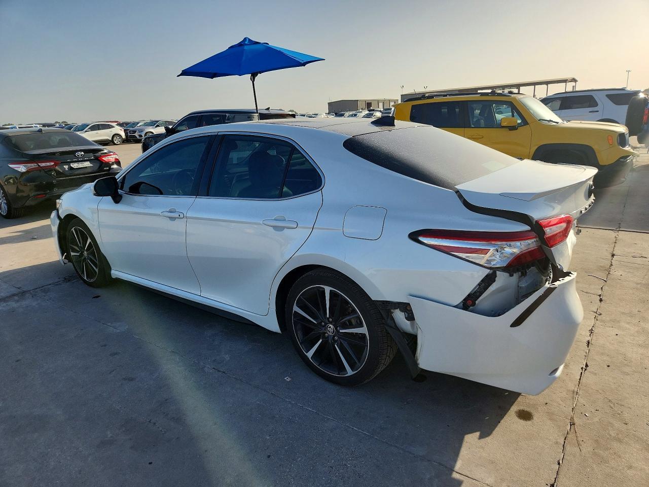 2020 Toyota Camry Xse - Фото 2
