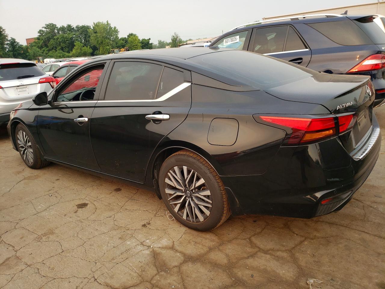 2023 Nissan Altima Sv - Image 2