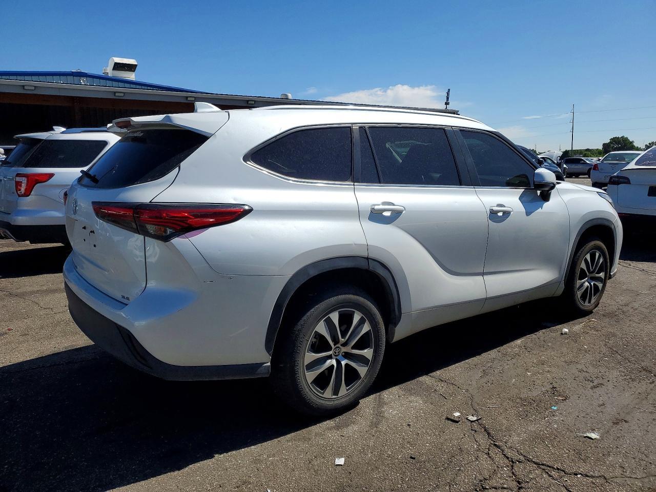 2023 Toyota Highlander Xle - Image 3