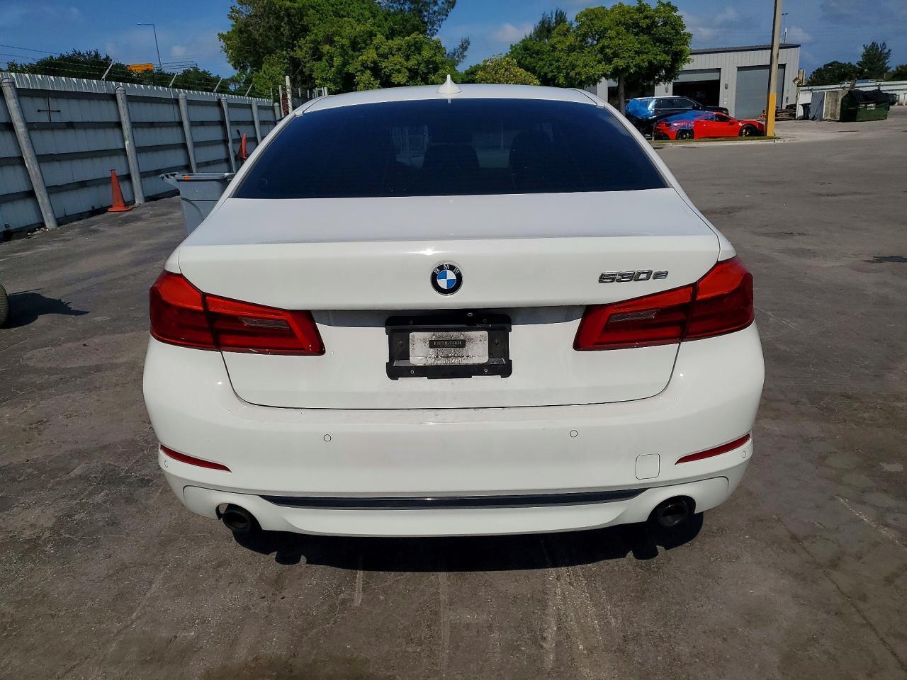 2019 BMW 530E - Фото 6