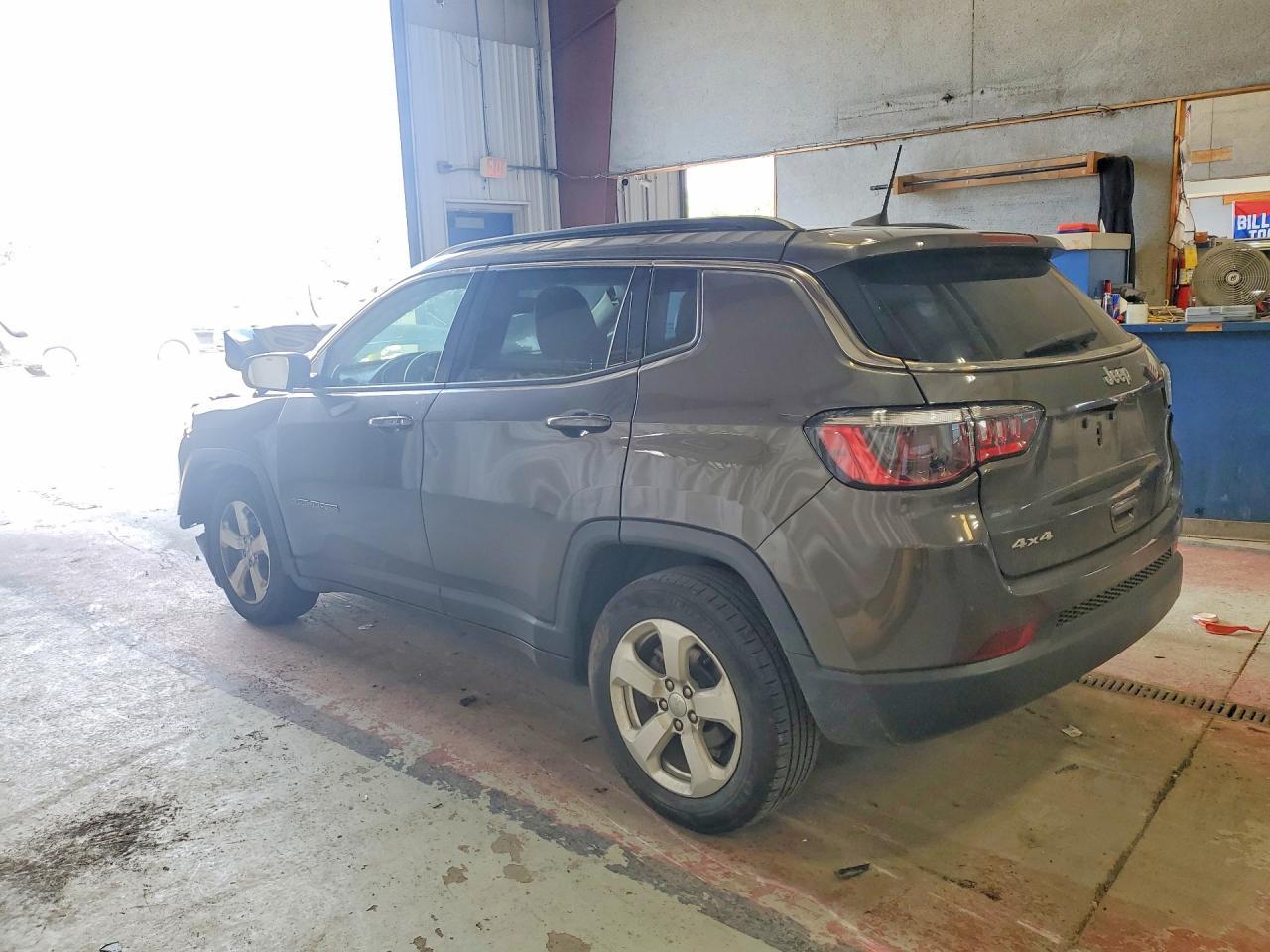 2020 Jeep Compass Latitude - Фото 2