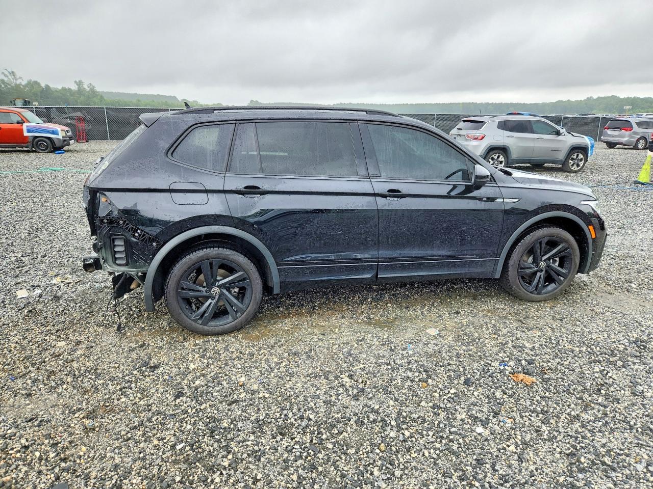 2024 Volkswagen Tiguan Se R-Line Black - Image 3