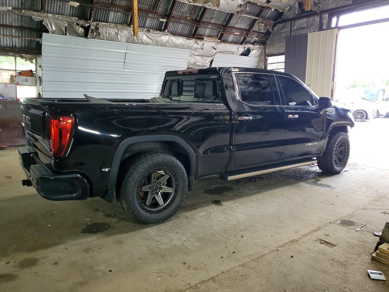 2023 GMC Sierra K1500 Denali - Image 3