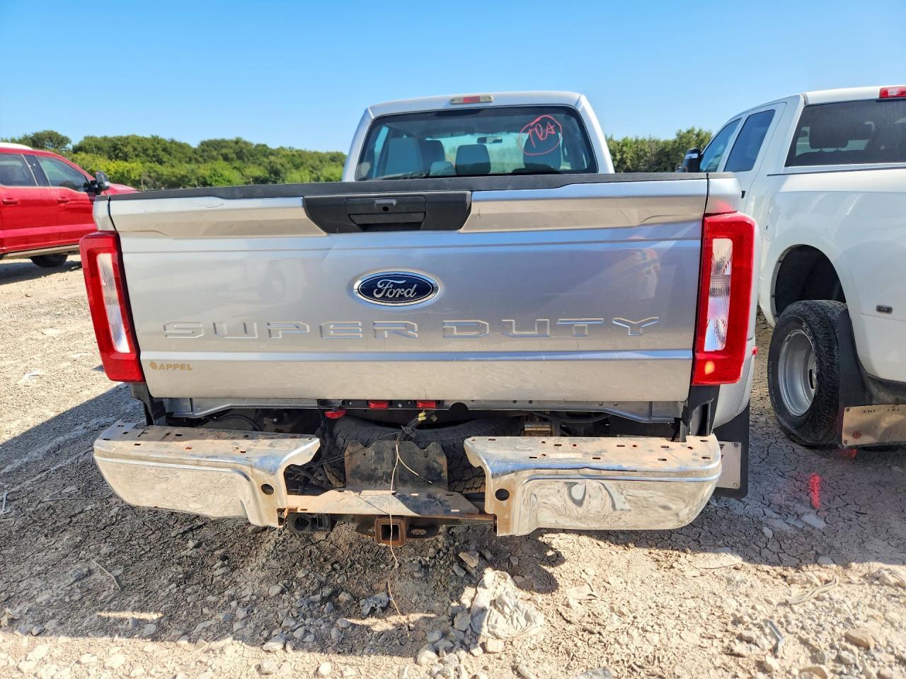 2013 Ford F350 Super Duty - Фото 6