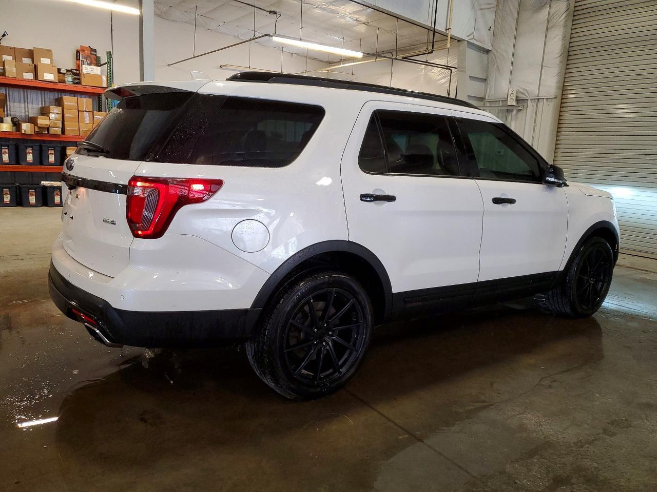 2017 Ford Explorer Sport - Image 3