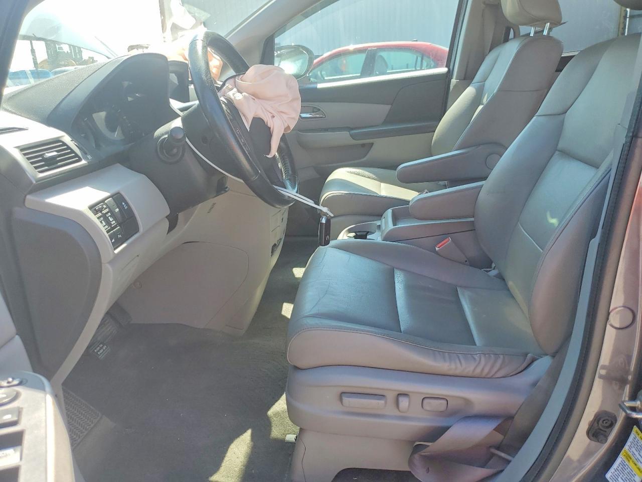 2015 Honda Odyssey Touring - Image 7
