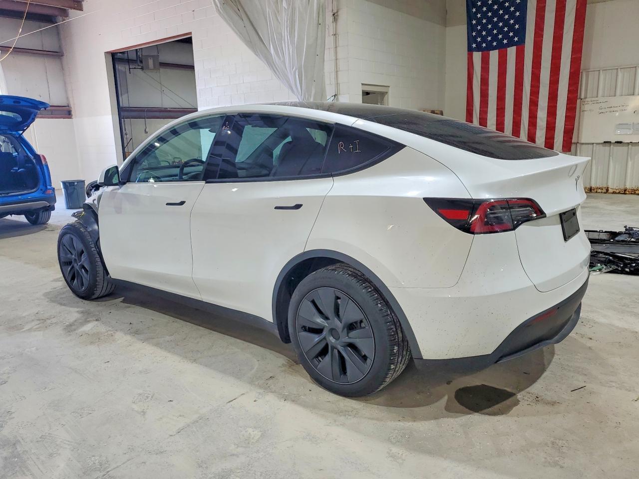 2025 Tesla Model Y - Image 2