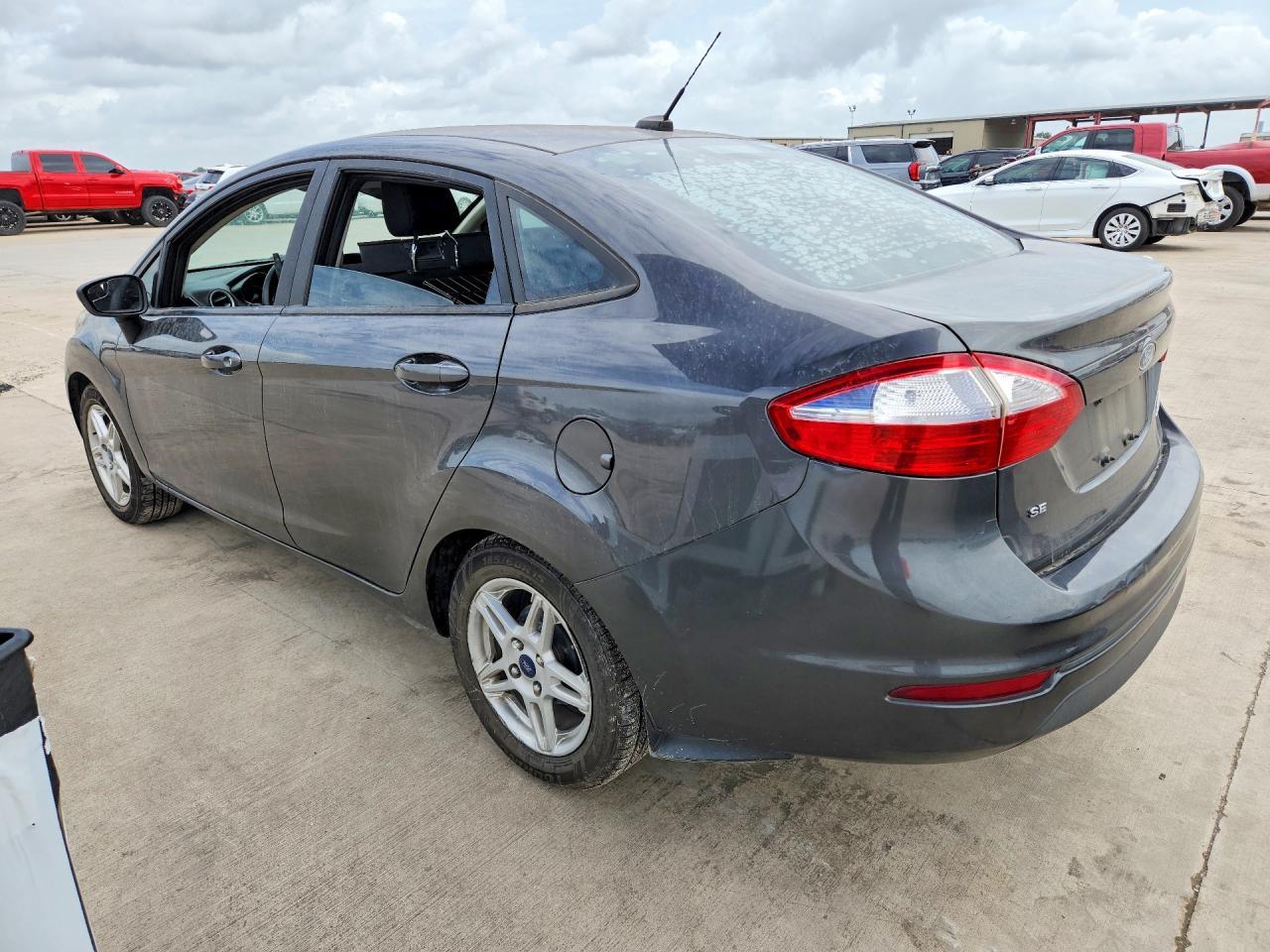 2017 Ford Fiesta Se - Фото 2