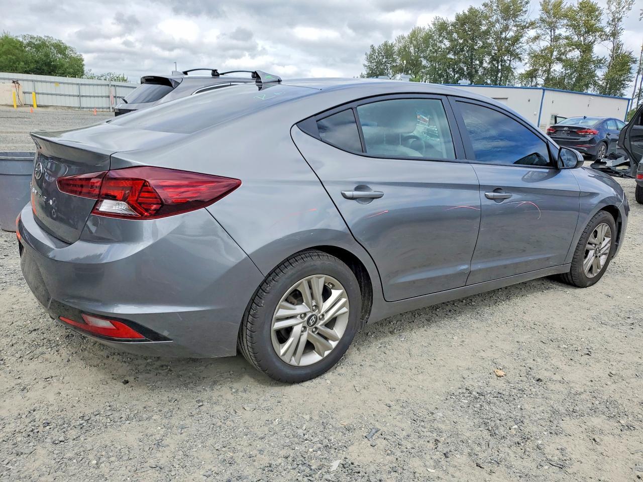 2019 Hyundai Elantra Sel - Image 3