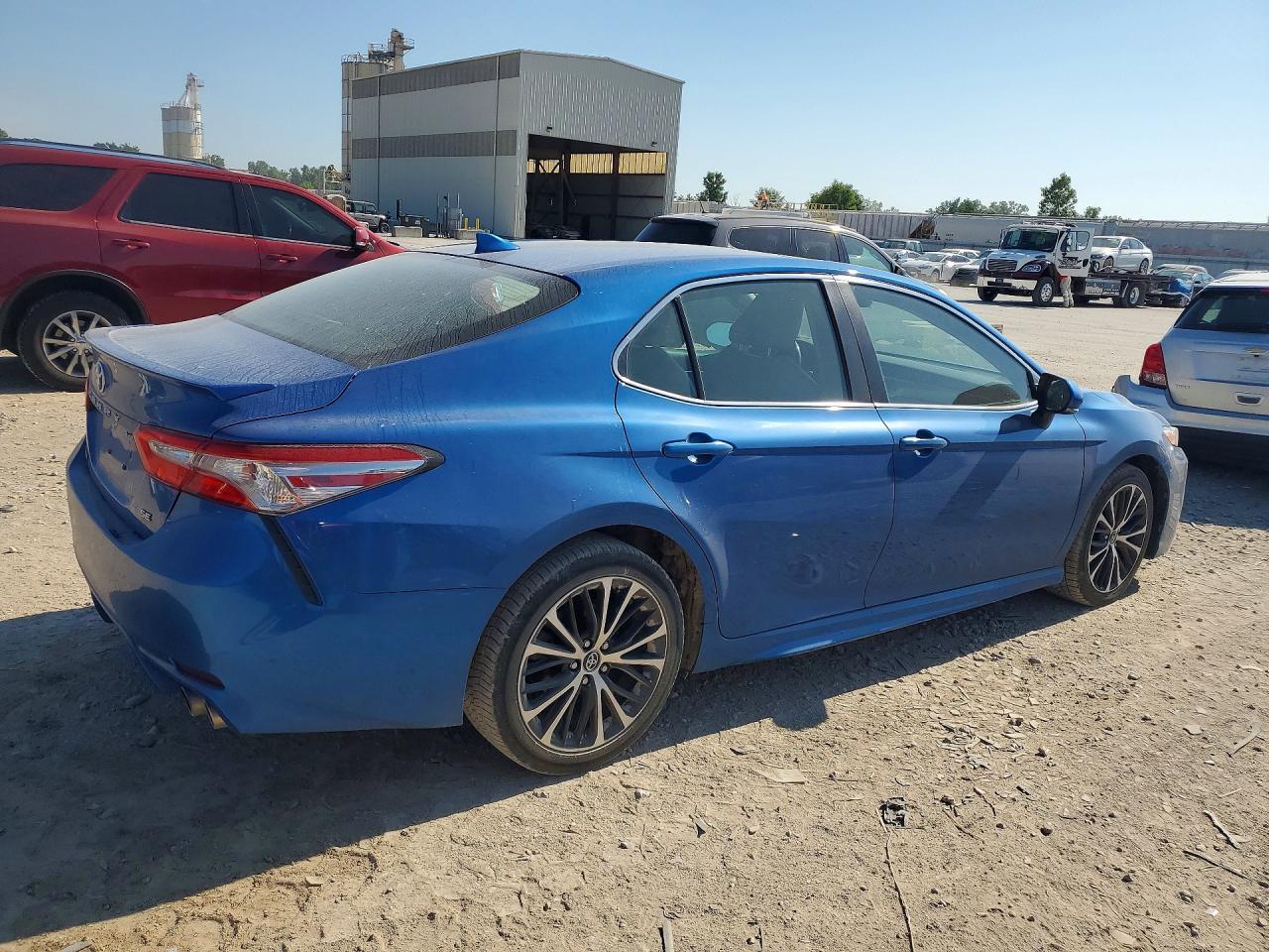 2019 Toyota Camry Se - Фото 3