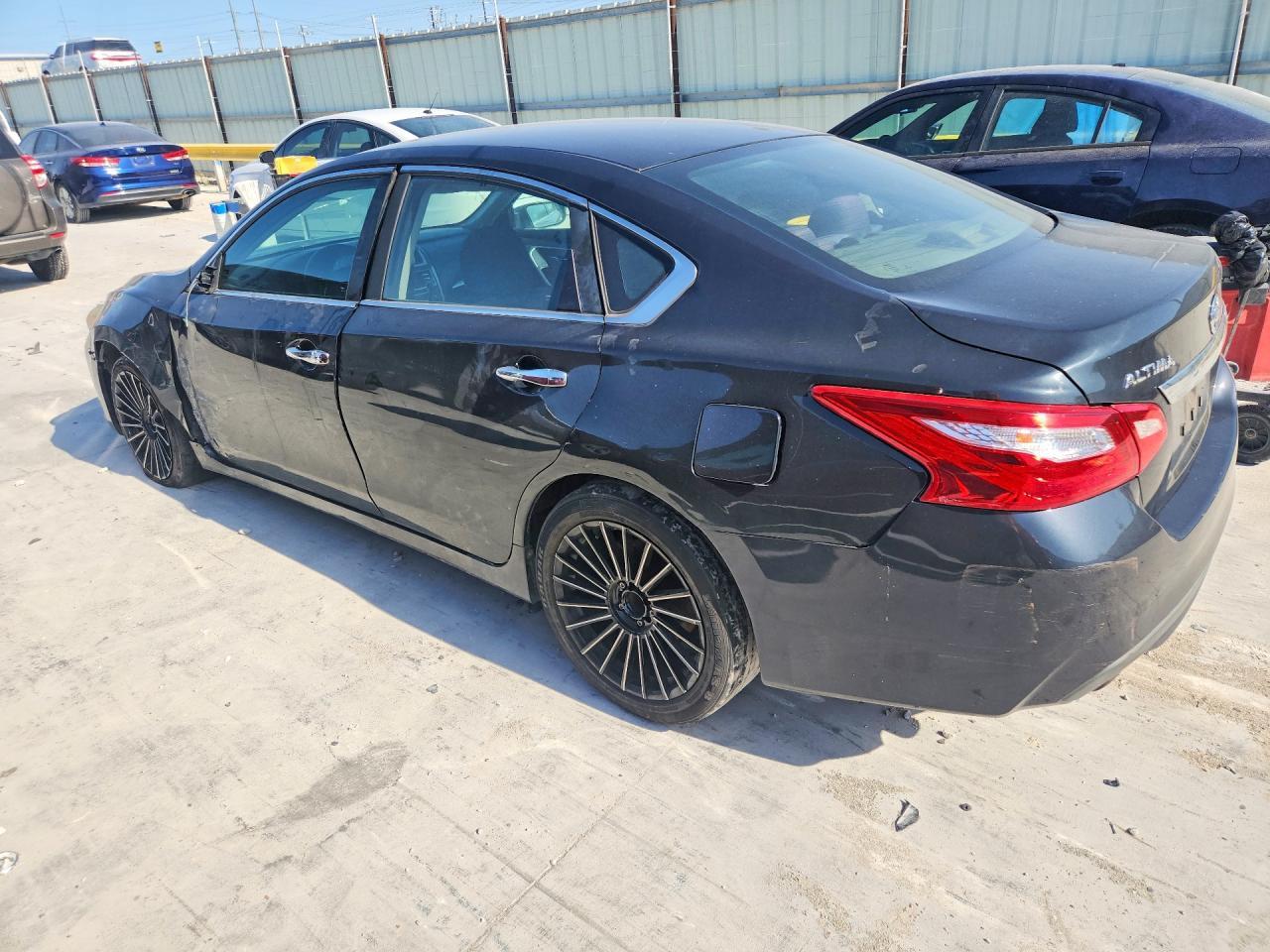2016 Nissan Altima 2.5 S - Фото 2