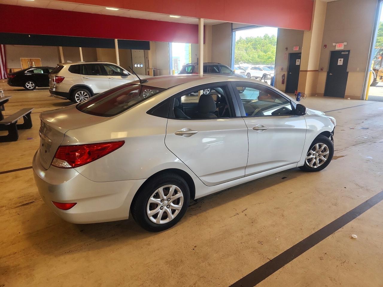 2014 Hyundai Accent Gls - Фото 3