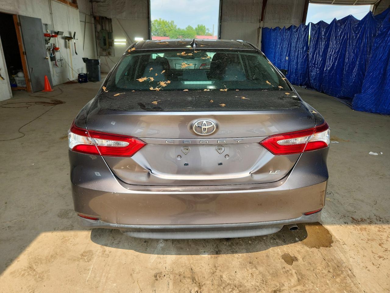 2020 Toyota Camry Le - Фото 6