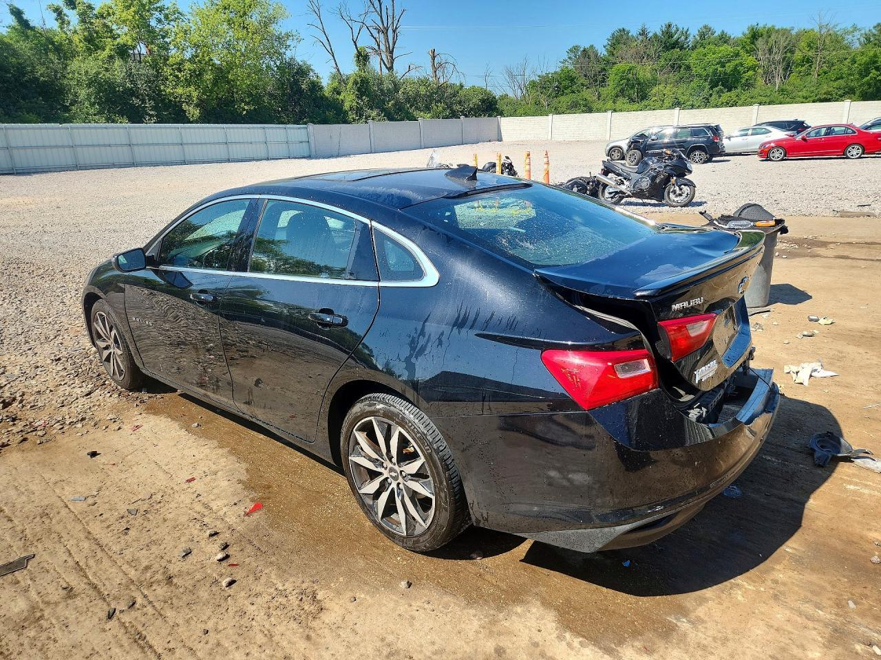 2017 Chevrolet Malibu Lt - Фото 2