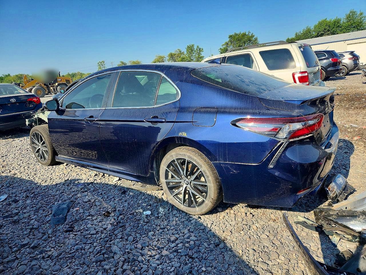 2022 Toyota Camry Se - Image 2