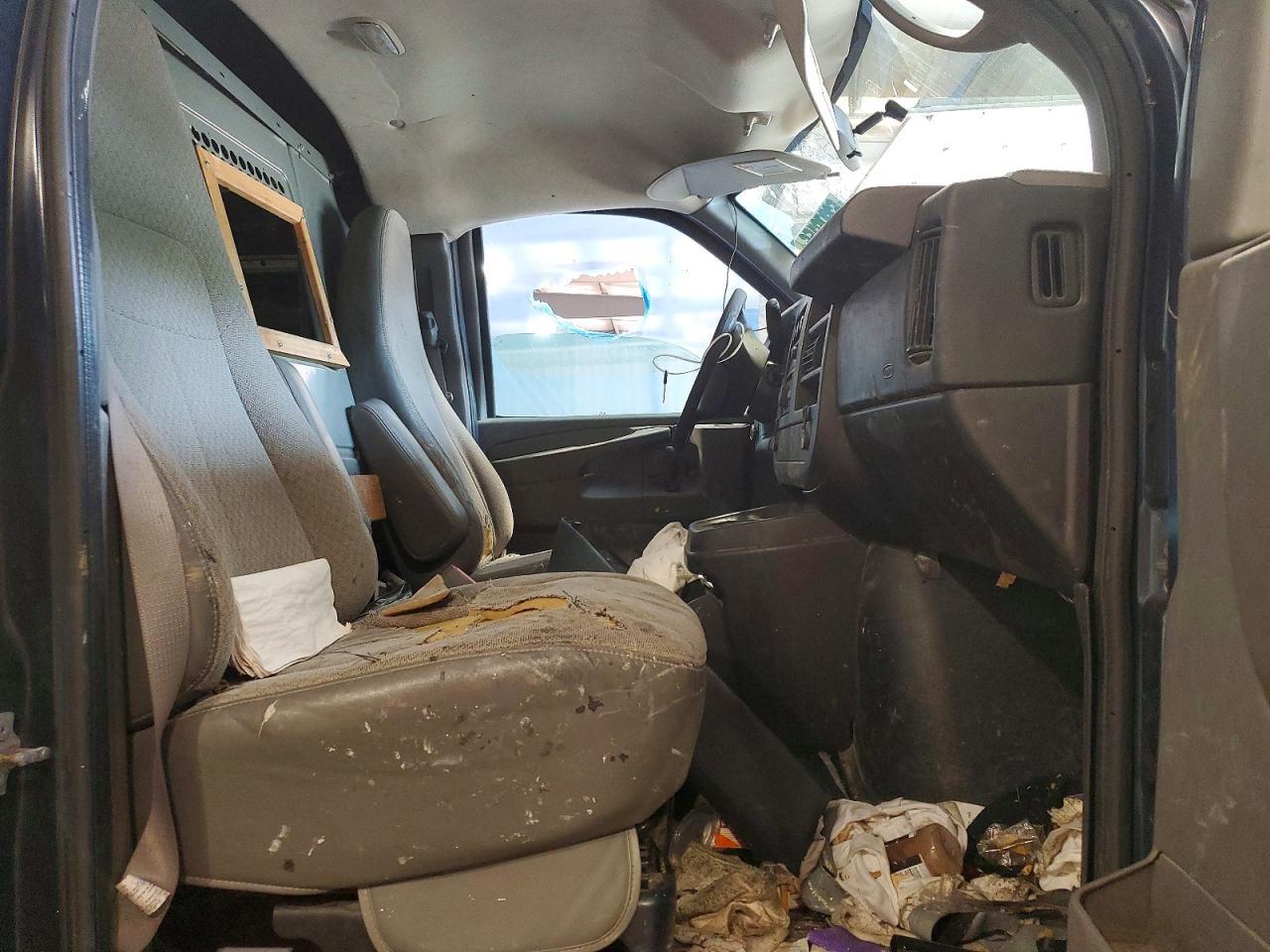 2010 GMC Savana G2500 - Фото 7