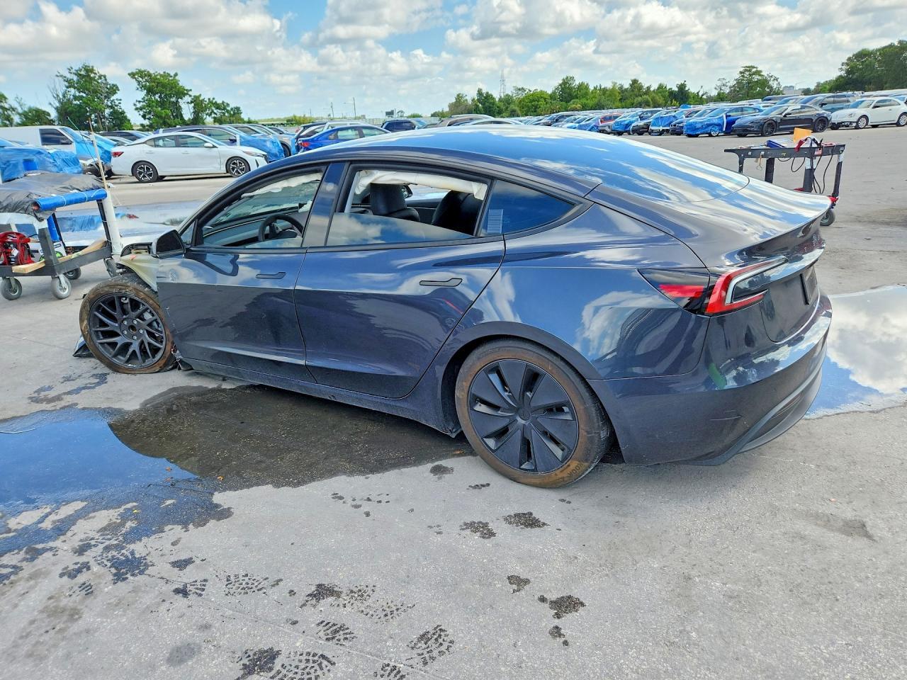 2024 Tesla Model 3 - Фото 2