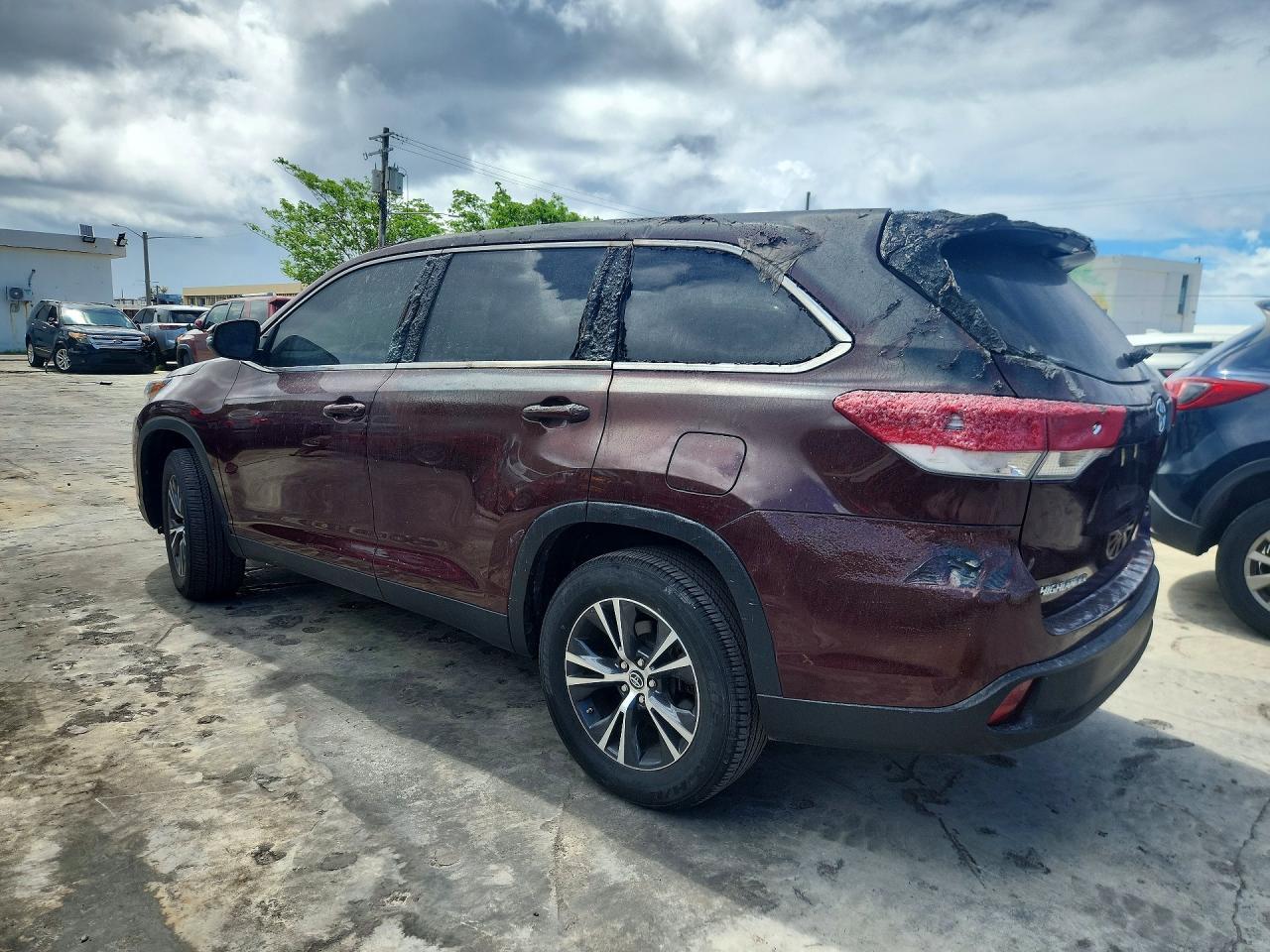 2019 Toyota Highlander Le - Image 2